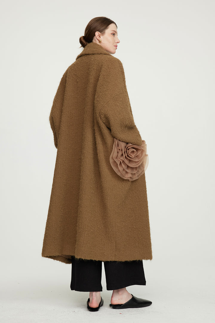 Abrigo de lana acogedor y liso con diseño floral
