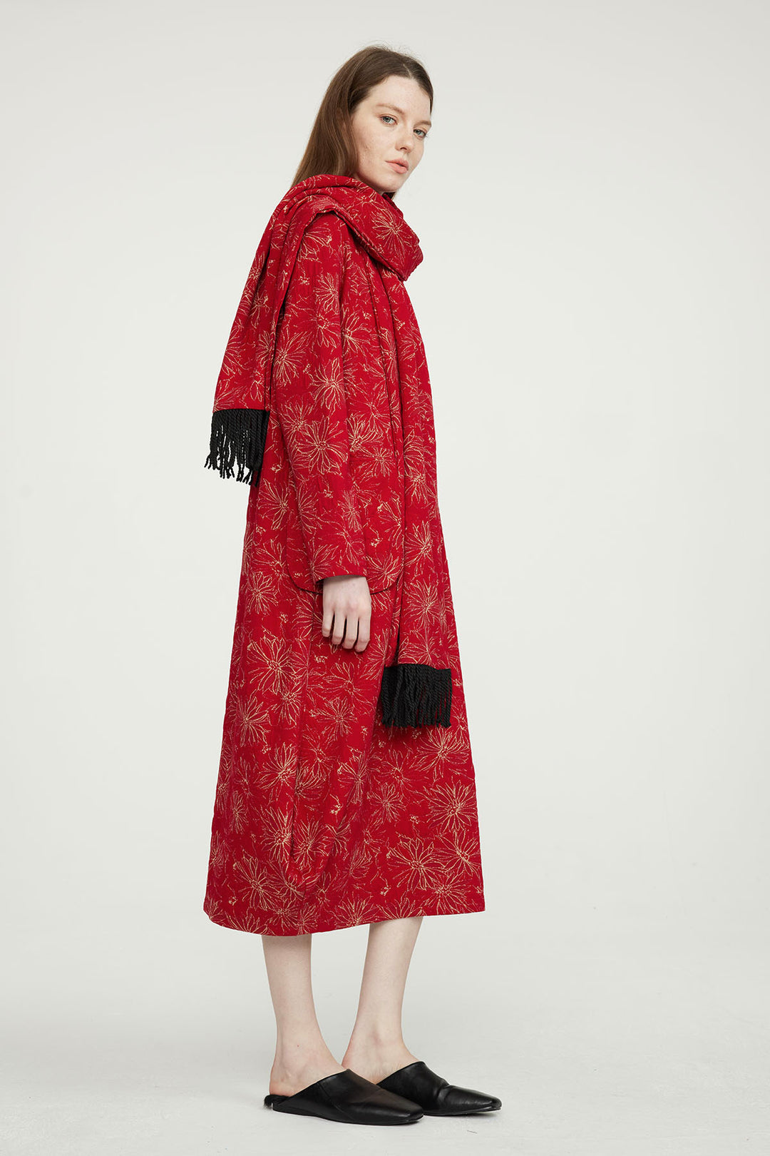 Robe décontractée brodée rouge avec écharpe