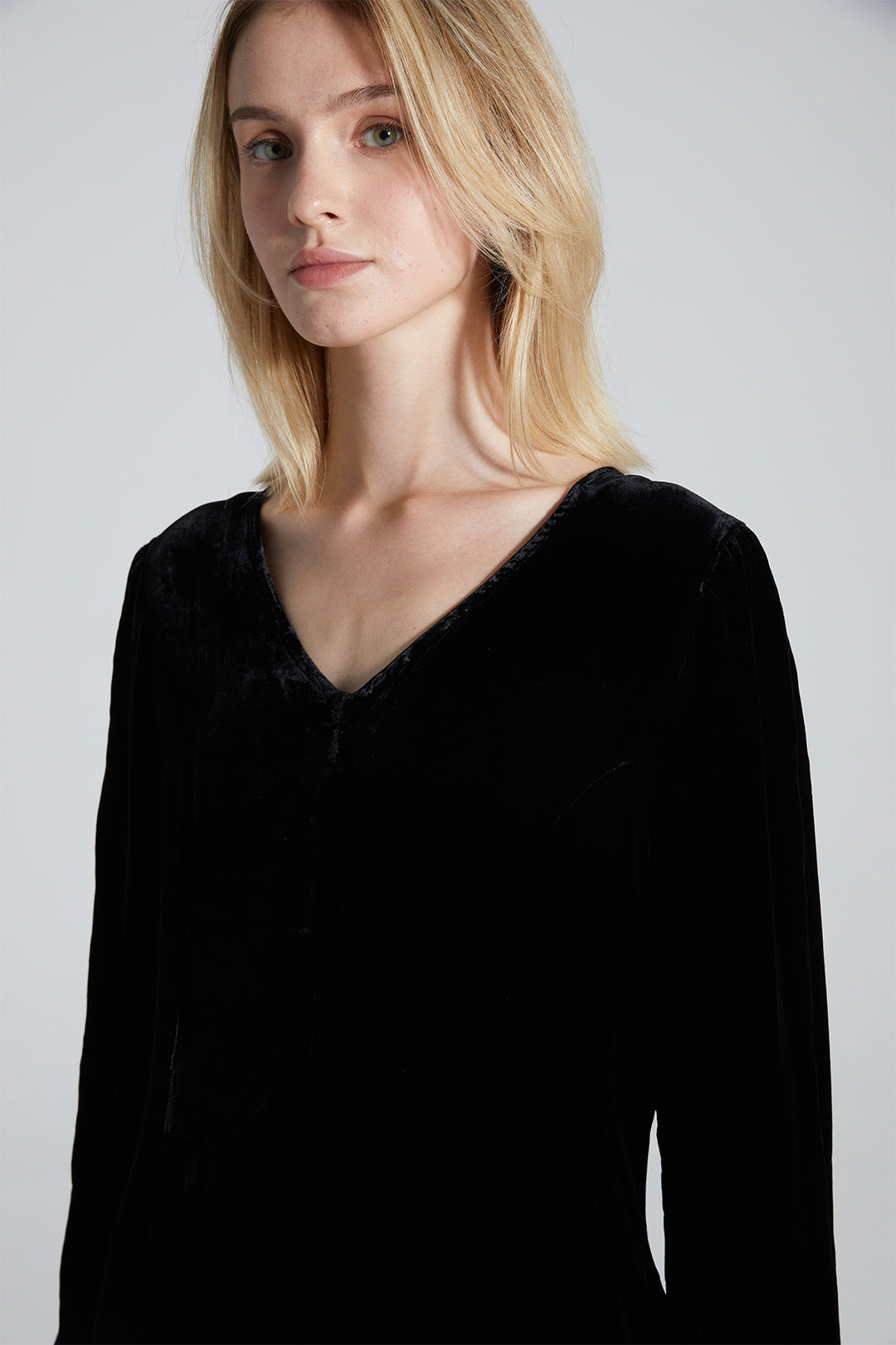 Donnay V-Neck Long Sleeve Velvet Dress