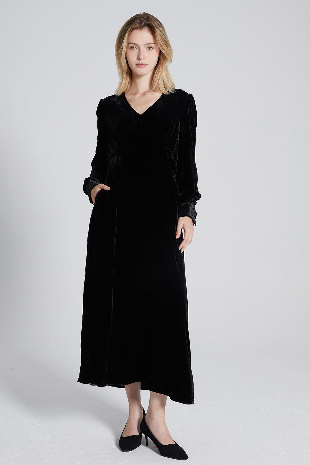 Nora V-Neck Elegant Velvet Dress