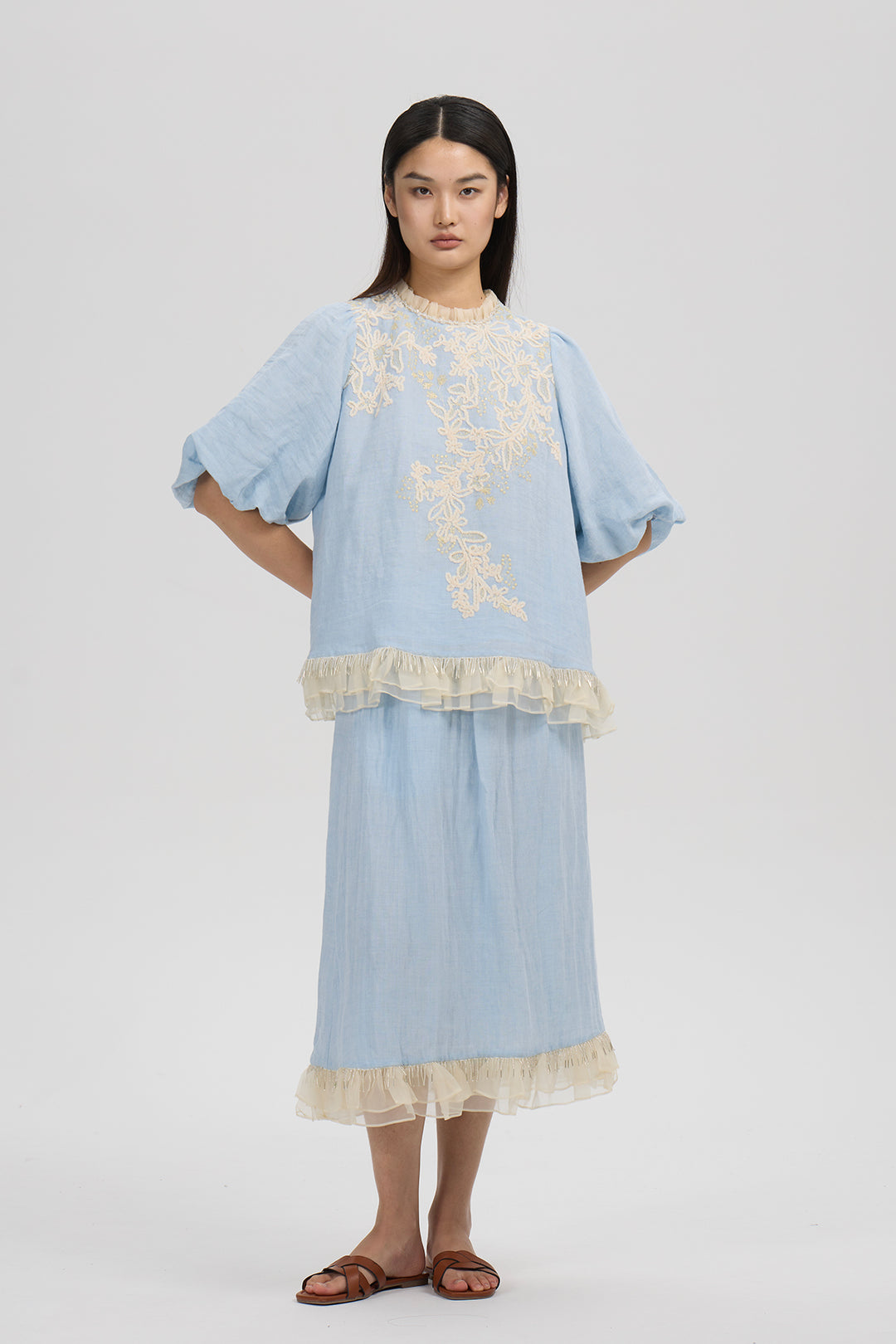 Ismera Embroidered Set