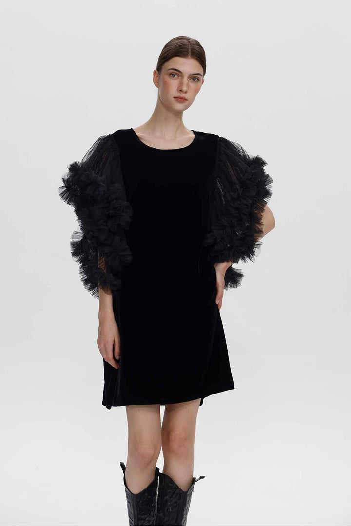 Mini-robe en velours à manches en tulle à volants Violetta