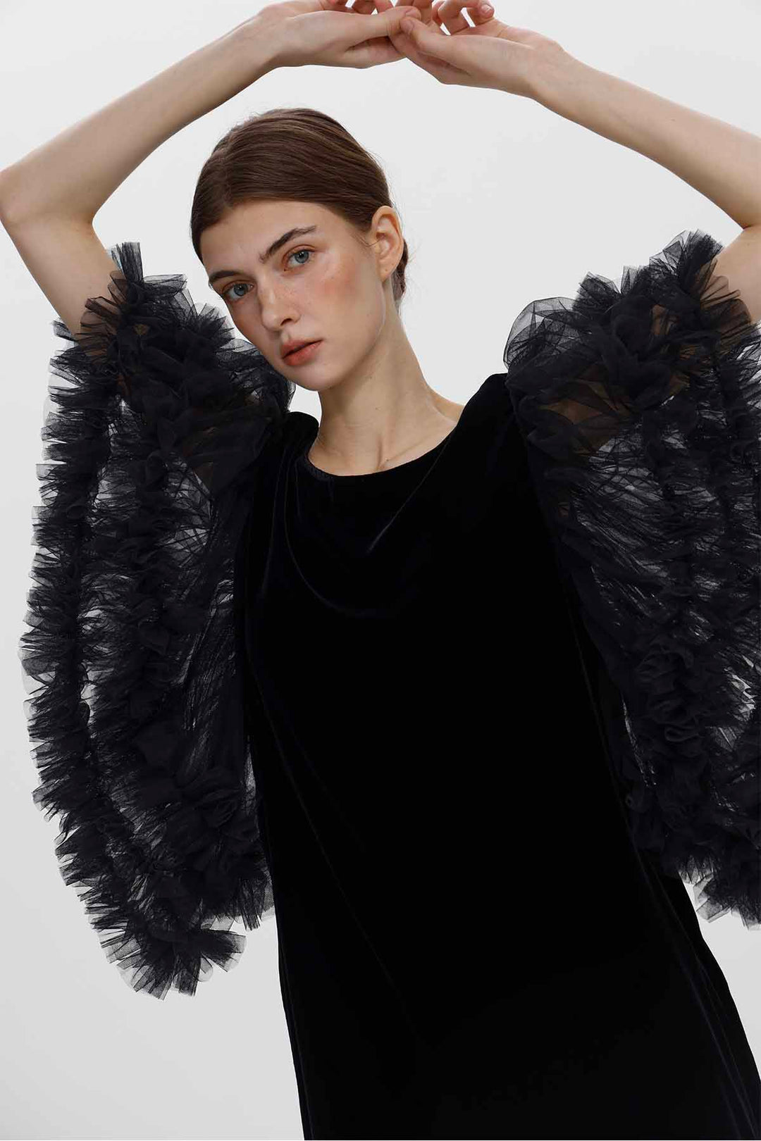 Mini-robe en velours à manches en tulle à volants Violetta