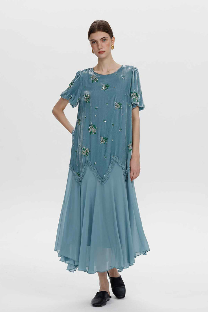 Eulalia verziertes Midikleid aus Samt mit Blumenmuster