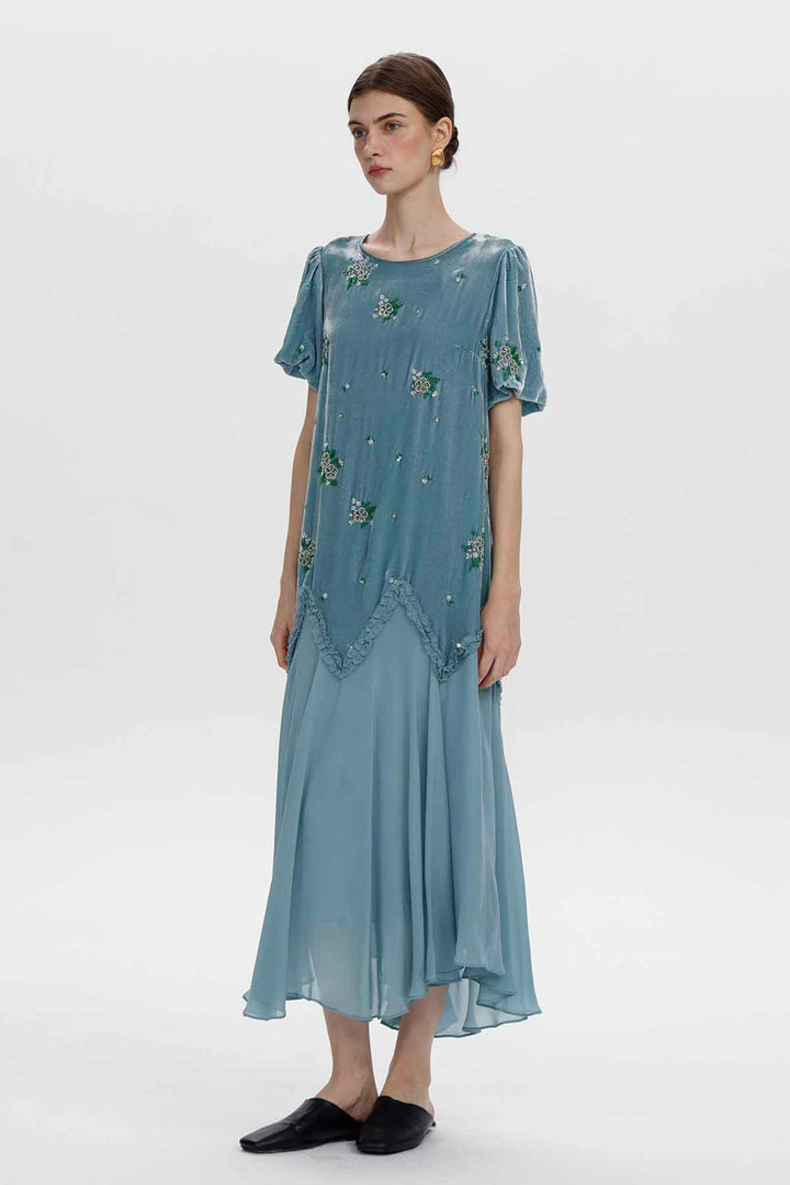 Eulalia verziertes Midikleid aus Samt mit Blumenmuster