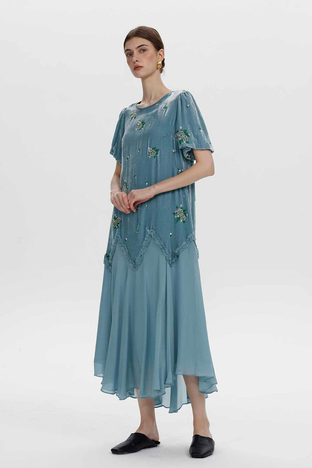 Eulalia verziertes Midikleid aus Samt mit Blumenmuster