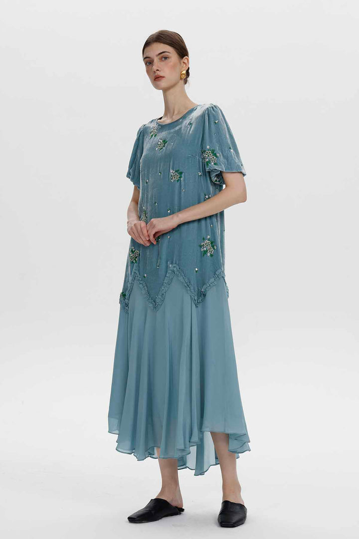 Eulalia verziertes Midikleid aus Samt mit Blumenmuster