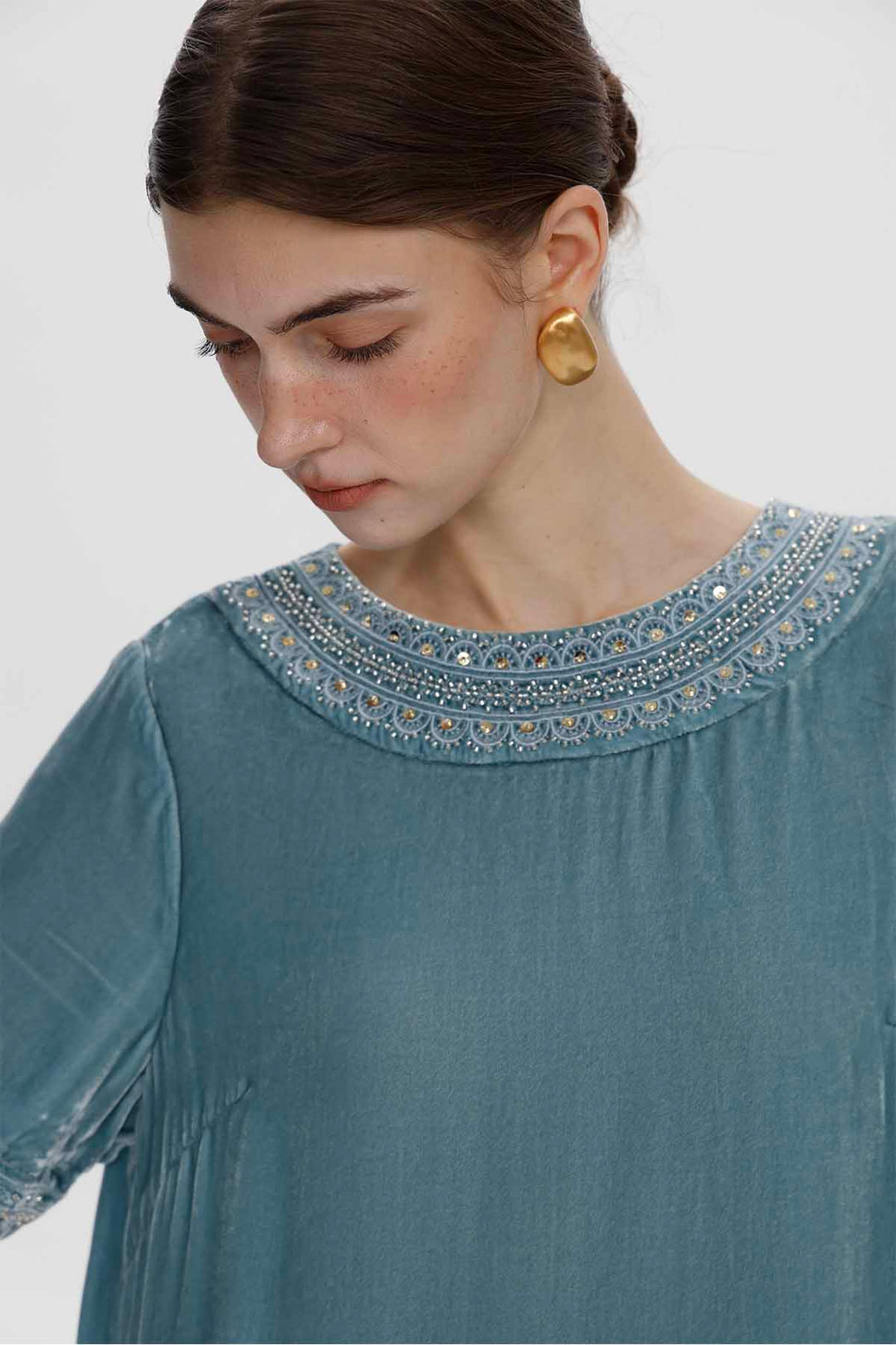 Samtkleid „Thea“ mit Perlenverzierung