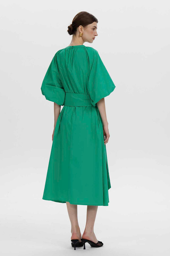 Bettina Midikleid mit Cape-Ärmeln und Gürtel