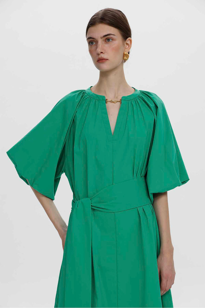 Bettina Midikleid mit Cape-Ärmeln und Gürtel