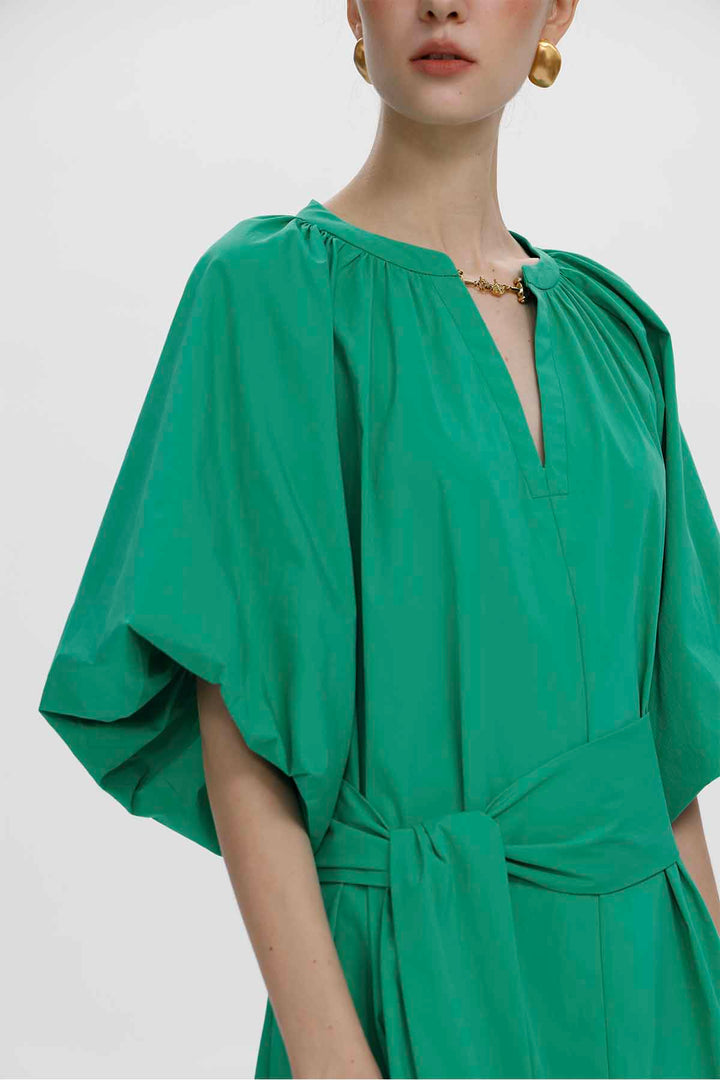 Bettina Midikleid mit Cape-Ärmeln und Gürtel