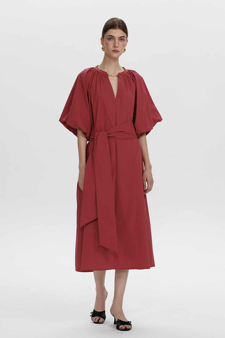 Bettina Midikleid mit Cape-Ärmeln und Gürtel