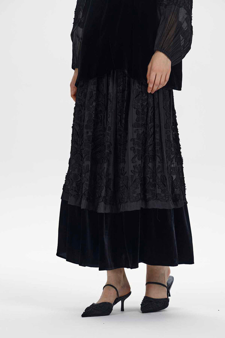 Katia Velvet-Panelled Textured Set