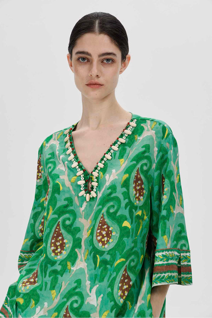 Conjunto de seda con diseño de cachemira esmeralda y cuentas Talia