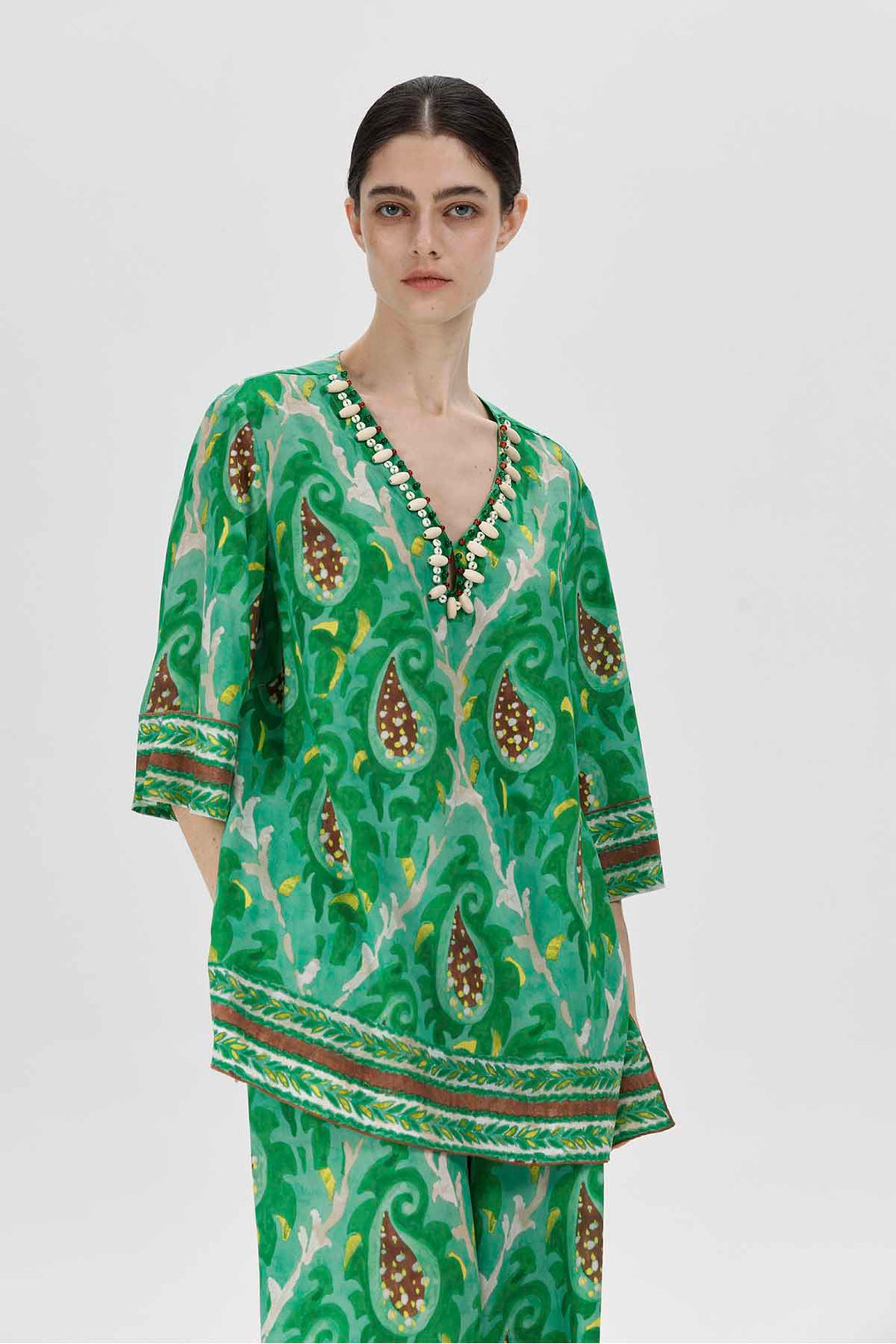 Conjunto de seda con diseño de cachemira esmeralda y cuentas Talia