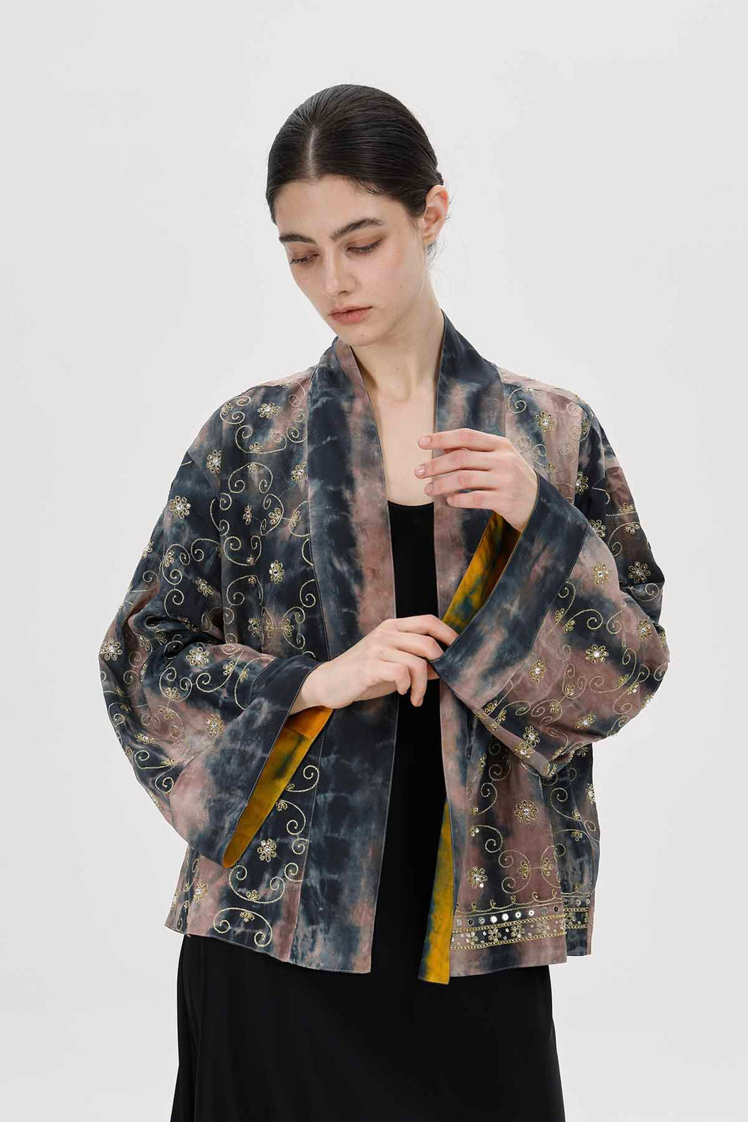 سترة كيمونو حريرية من Nefeli