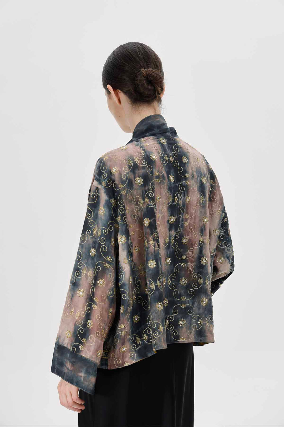 سترة كيمونو حريرية من Nefeli