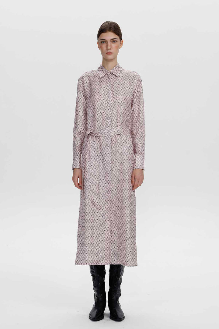 Charlotte-Hemdkleid mit Mikroprint und Gürtel