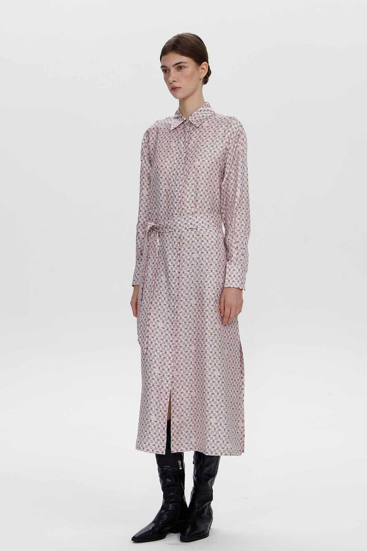 Charlotte-Hemdkleid mit Mikroprint und Gürtel