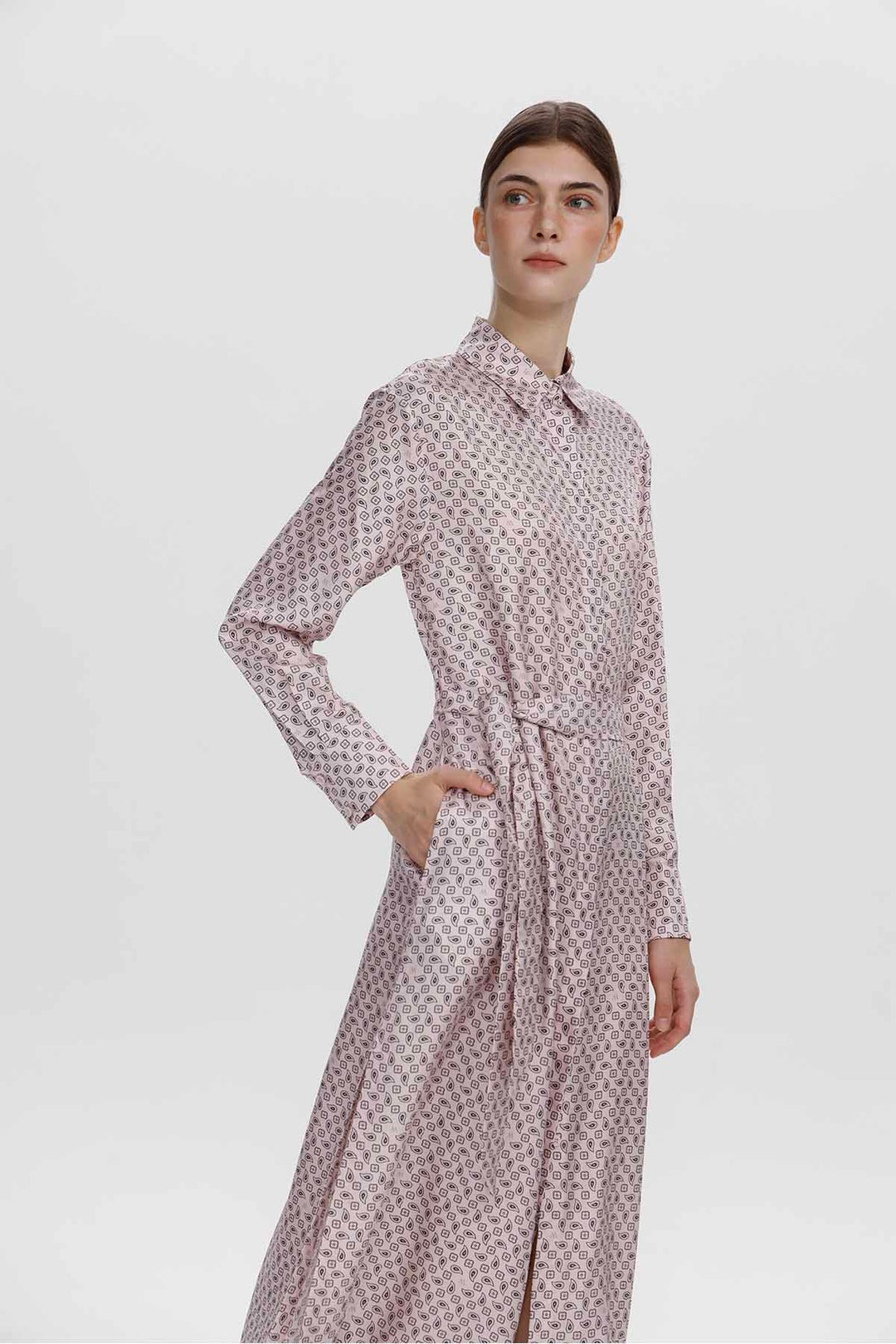 Charlotte-Hemdkleid mit Mikroprint und Gürtel