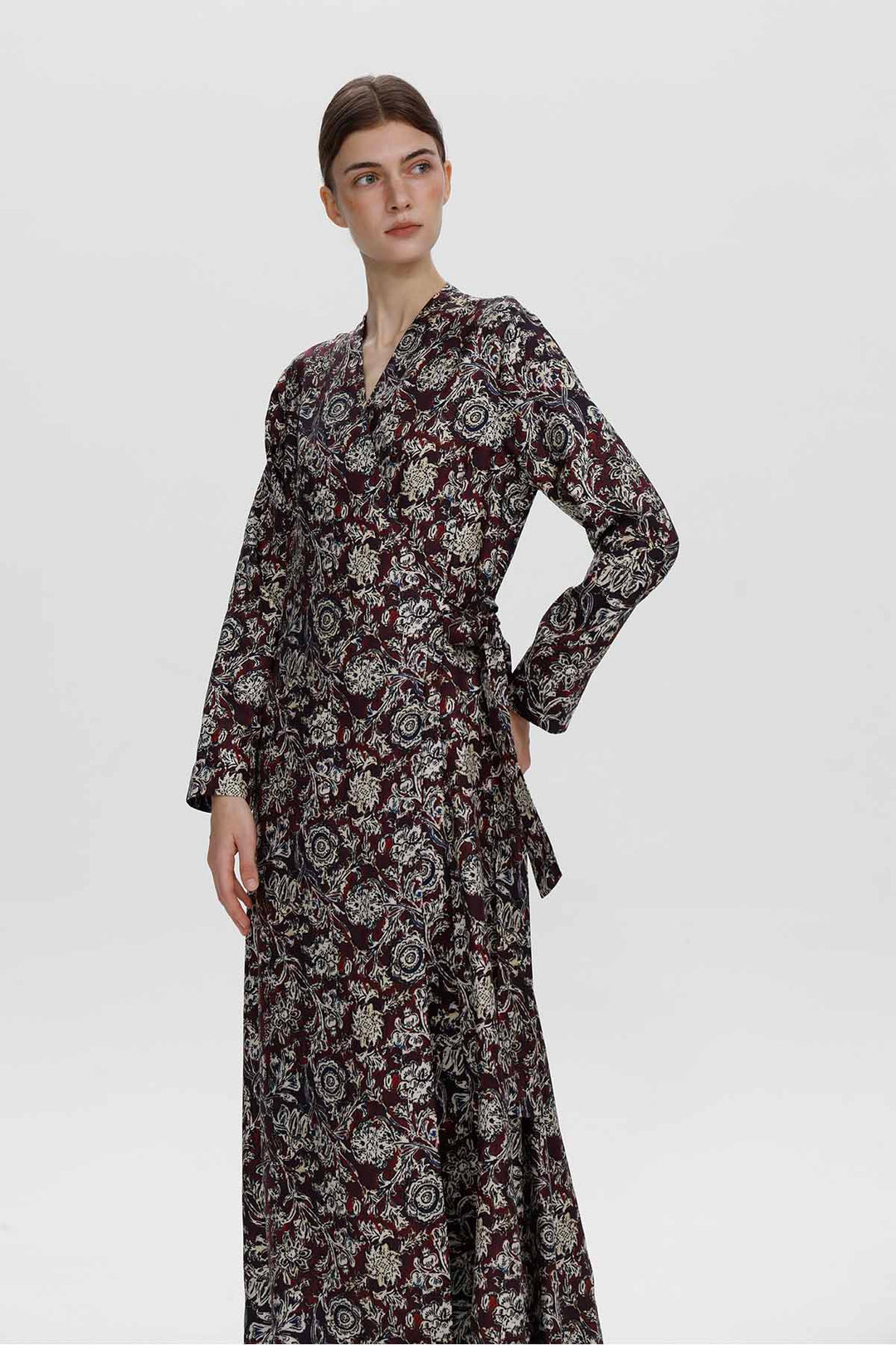 Vestido maxi envoltório de seda com estampa floral Manon