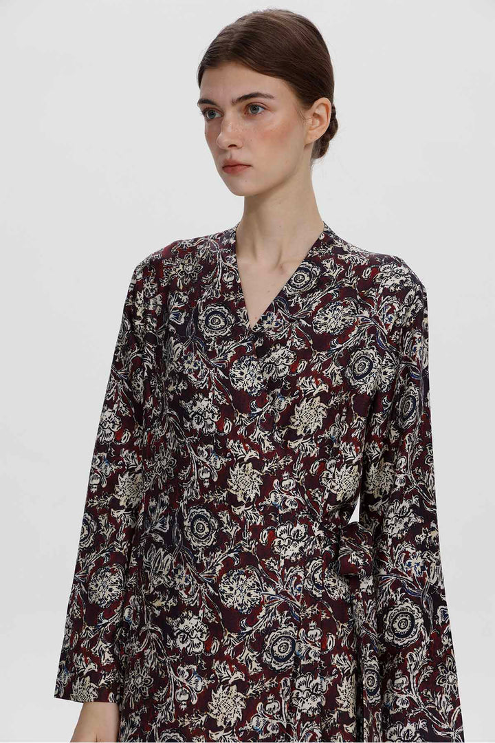 Vestido maxi envoltório de seda com estampa floral Manon