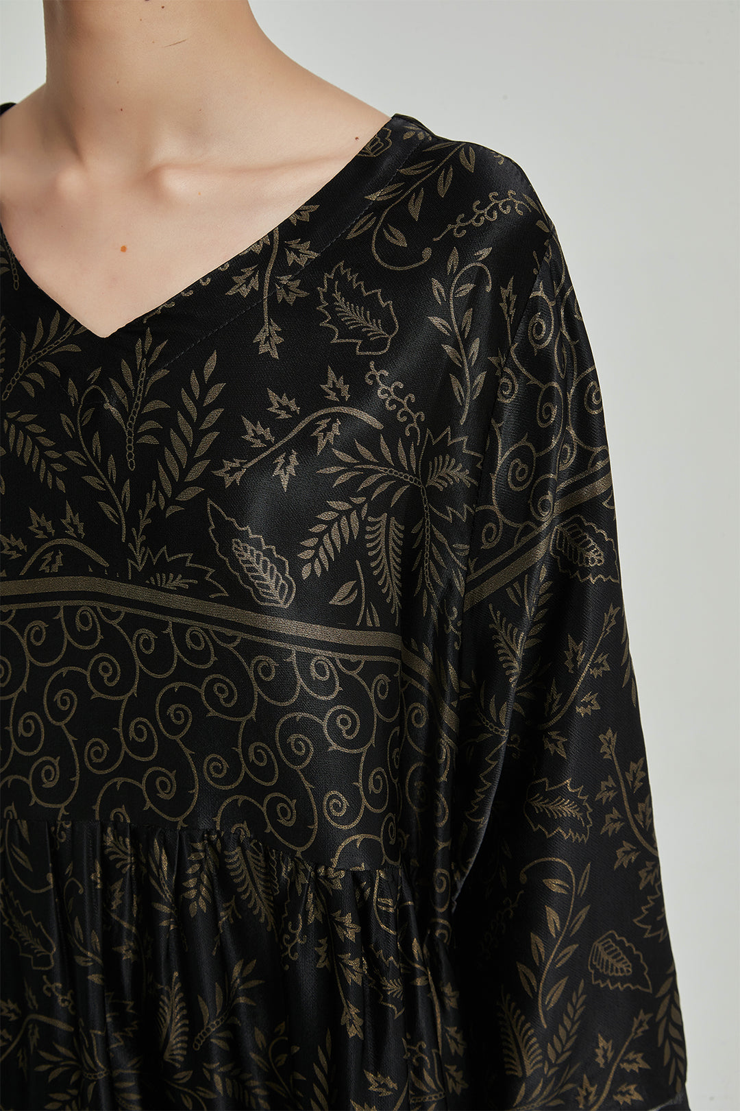 V-Neck Retro Print Elegant Cozy Silk Dress - BLACK
