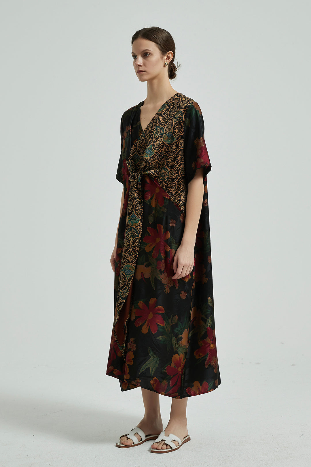 Vestido largo de seda floral vintage con patchwork y cuello en V