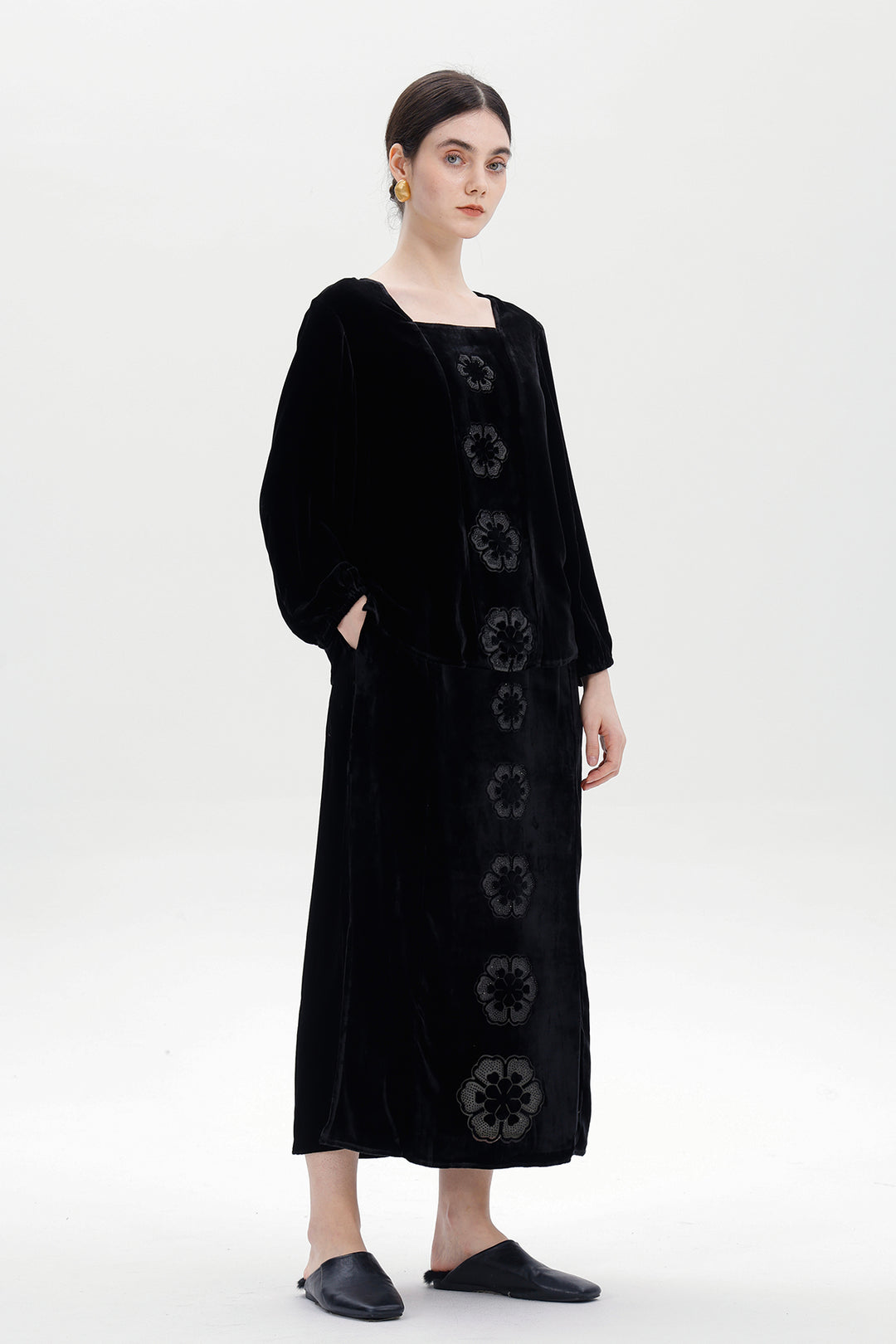 Soma Silk Velvet Embroidered Set