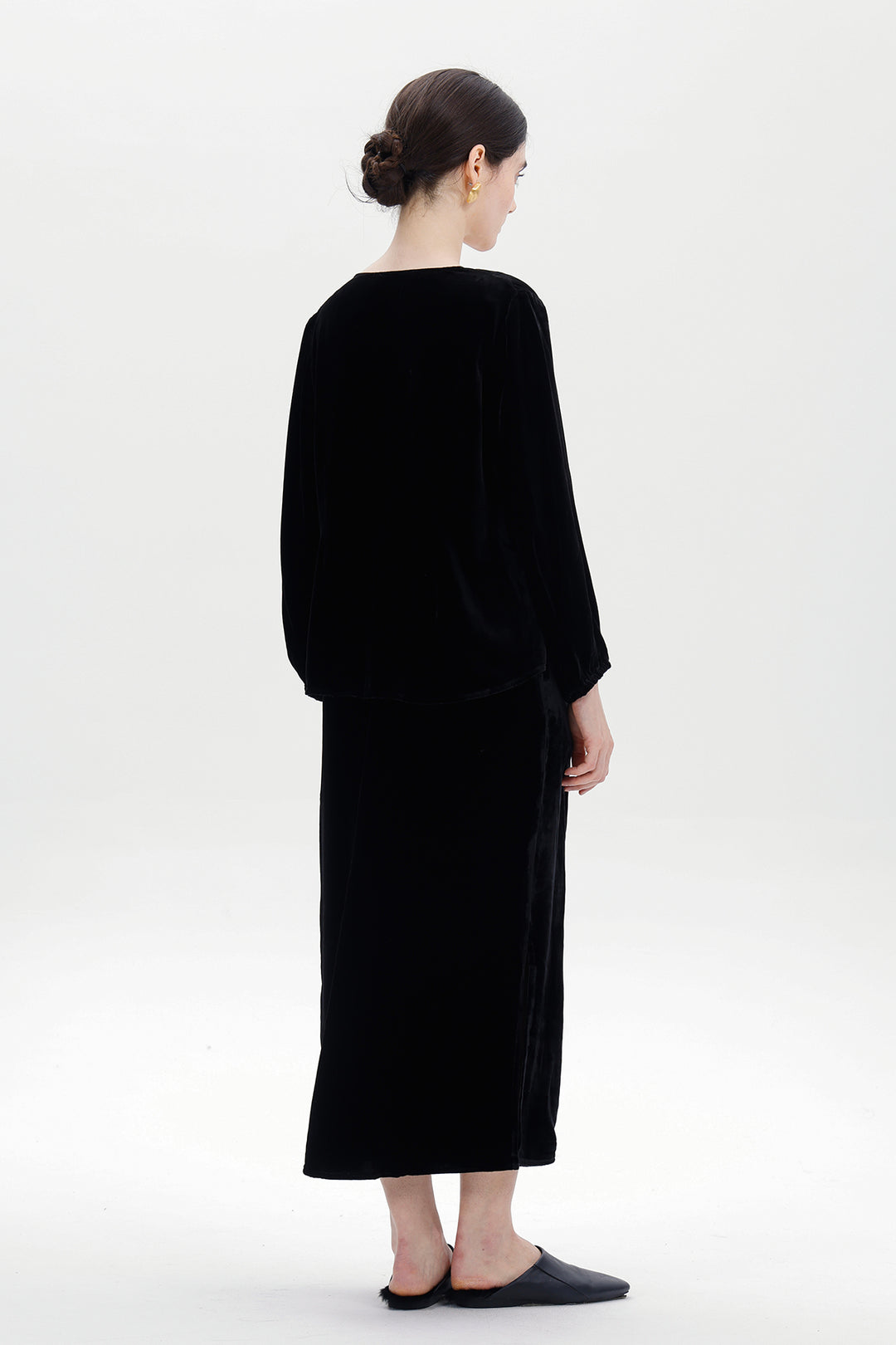 Soma Silk Velvet Embroidered Set