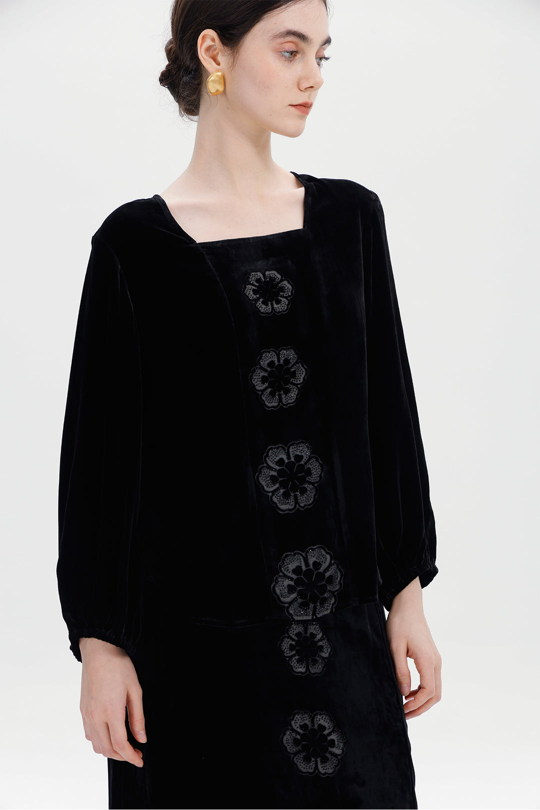 Soma Silk Velvet Embroidered Set