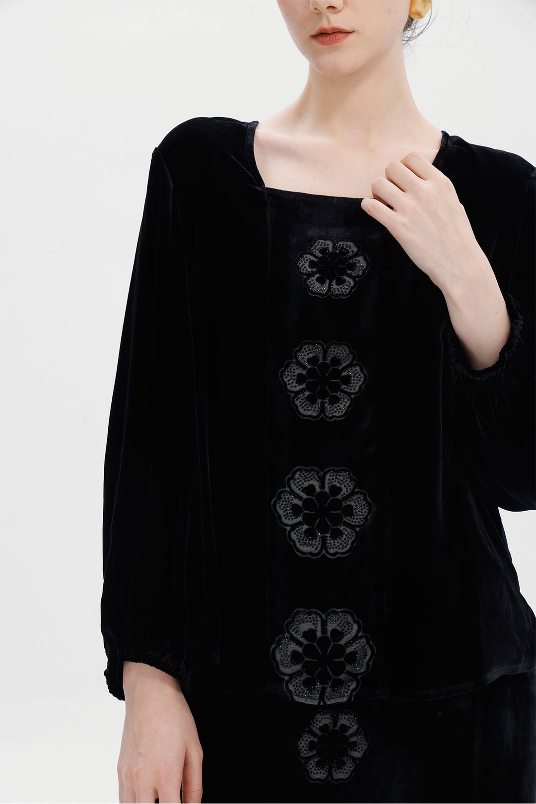 Soma Silk Velvet Embroidered Set