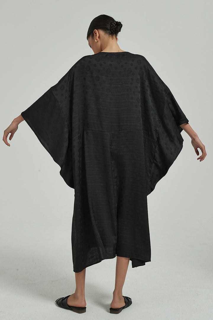 Vestido de seda oversized com bolso bordado manga morcego